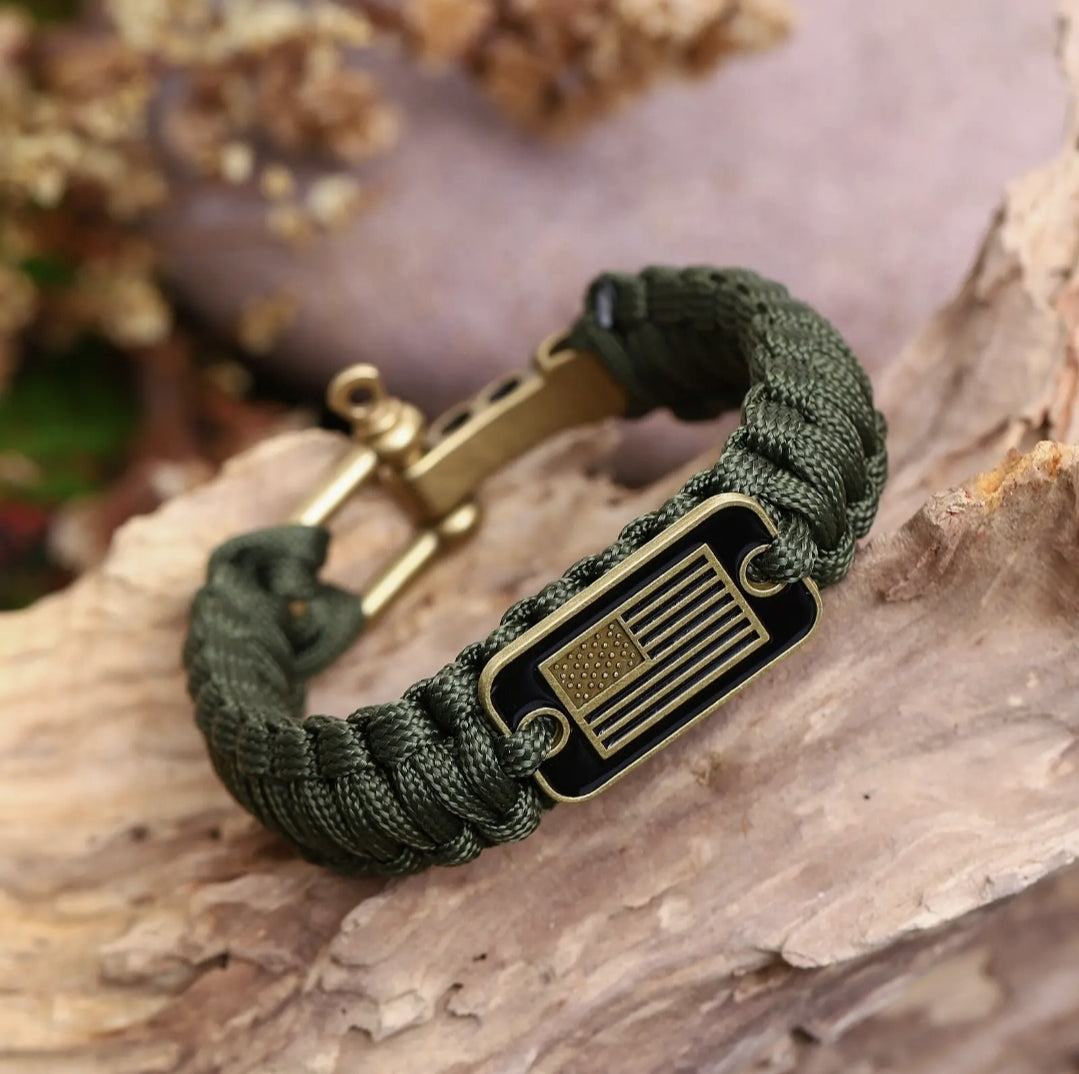 Paracord us flag bracelet for military, veterans and tactical.